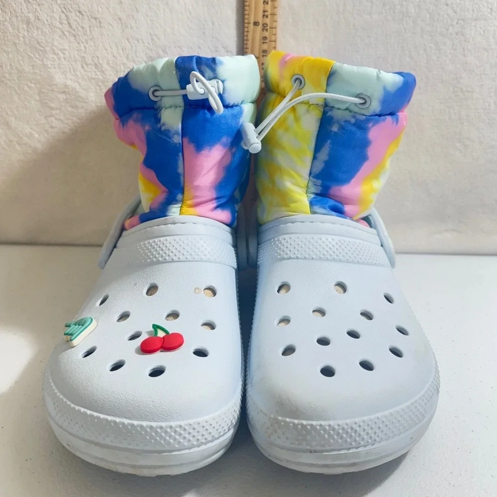 Crocs Classic Line Neo Puff Snow Boots‎ Multicolor Tie Dye Faux Fur Lined M6W8